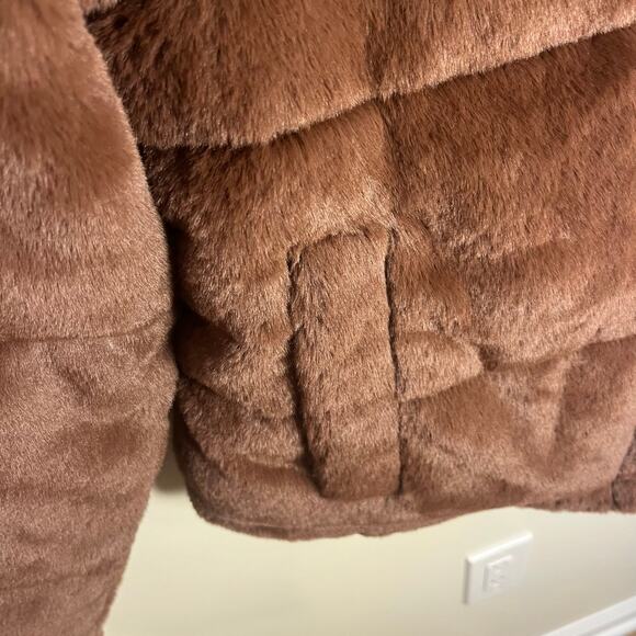 Abercrombie & Fitch Faux Fur Mini Puffer Size Large Cropped Statement Coat - Picture 8 of 10